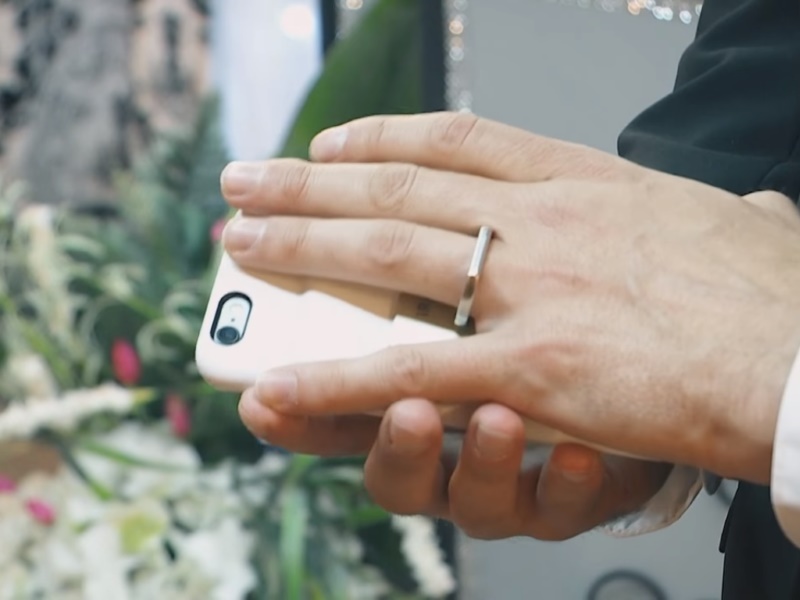 a man married a Smartphone in Las vegas