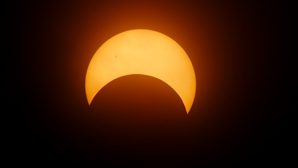 solar eclipse using mobile camera