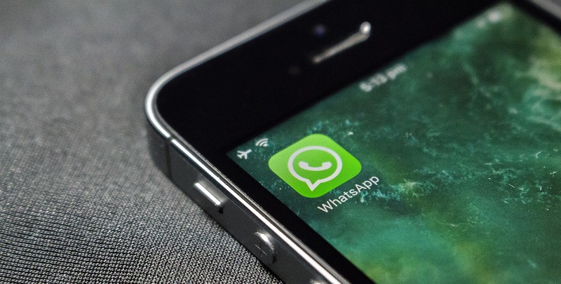 WhatsApp Text Status Update and WhatsApp PIP feature for video calls